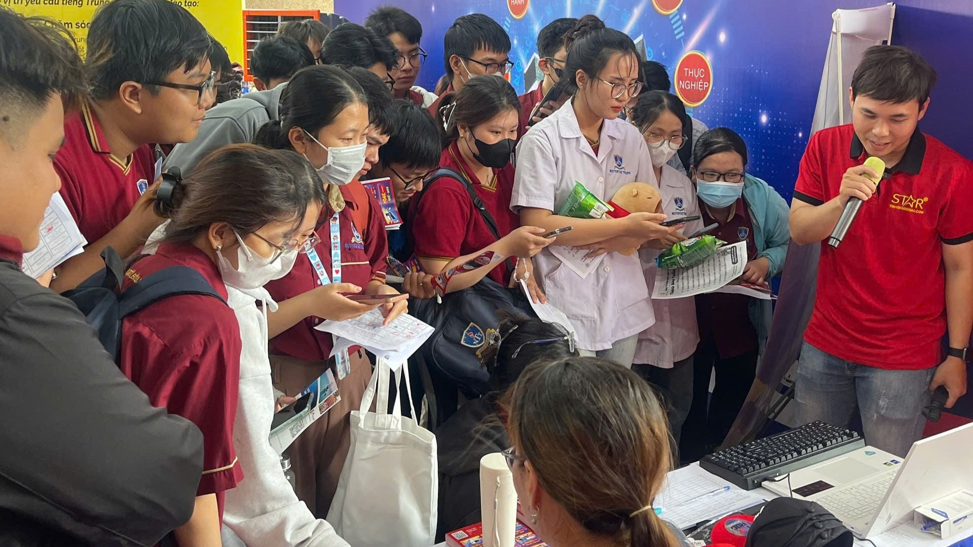 Tin học ngôi sao kết nối trực tiếp với sinh viên