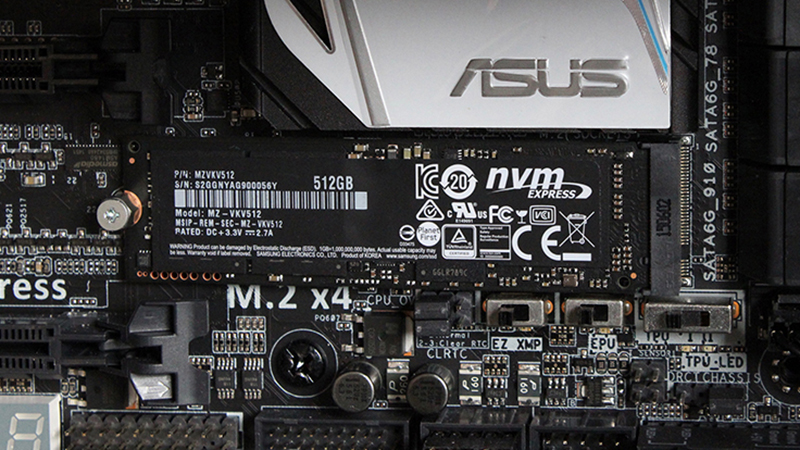 Sử dụng laptop với ổ cứng SSD là lựa chọn tốt cho những ai cần tốc độ xử lý dữ liệu nhanh