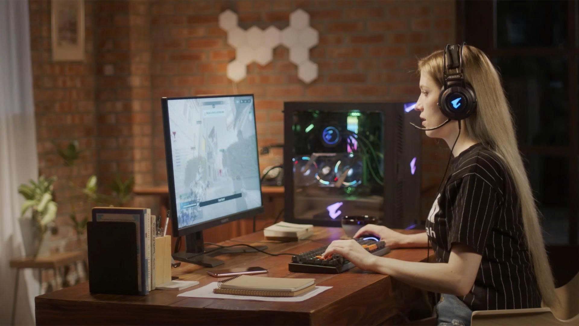 Màn hình Gaming Gigabyte M32QC - thiết kế công thái học