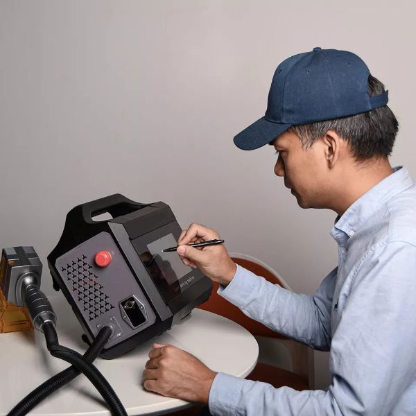 máy in laser cầm tay
