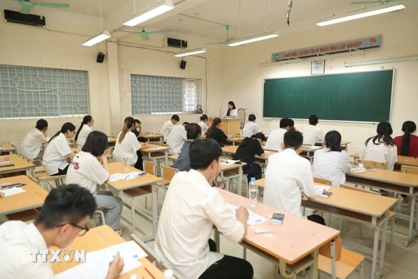 Nghệ An dẫn đầu 34 tỉnh, thành về điểm thi tốt nghiệp THPT 2025