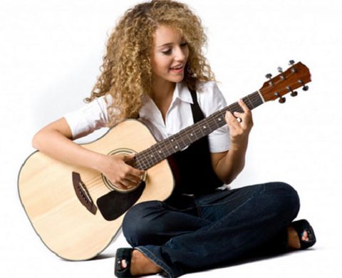 Guitar đệm hát khác guitar cổ điển thế nào?