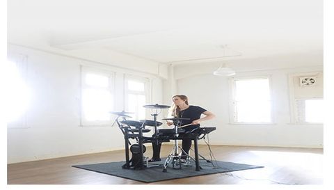 Điều gì khiến nghệ sĩ Anika Nilles ấn tượng ở bộ trống  Roland TD -17 Series