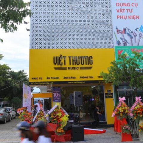 Showroom Việt Thương Music 344 Nguyễn Văn Linh