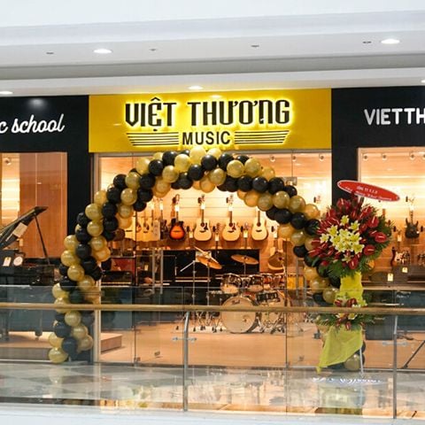 Showroom Việt Thương Music Vincom Lê Văn Việt