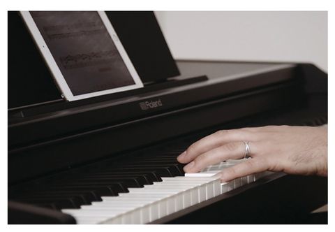 Tại sao nên mua đàn Piano điện Roland trong tháng 8-2109