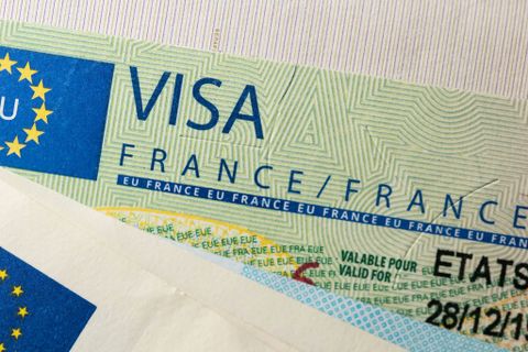 Hồ Sơ Xin Visa Pháp Gồm Những Gì? Thông Tin Hữu Ích 2024