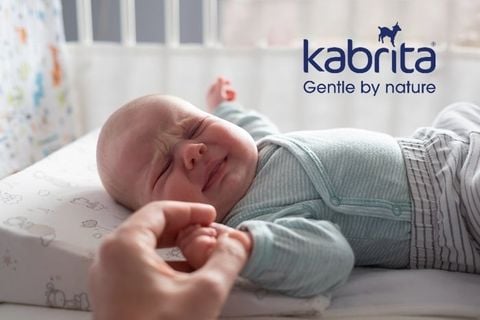 Trẻ sơ sinh bị sôi bụng: Nguyên nhân và cách xử trí