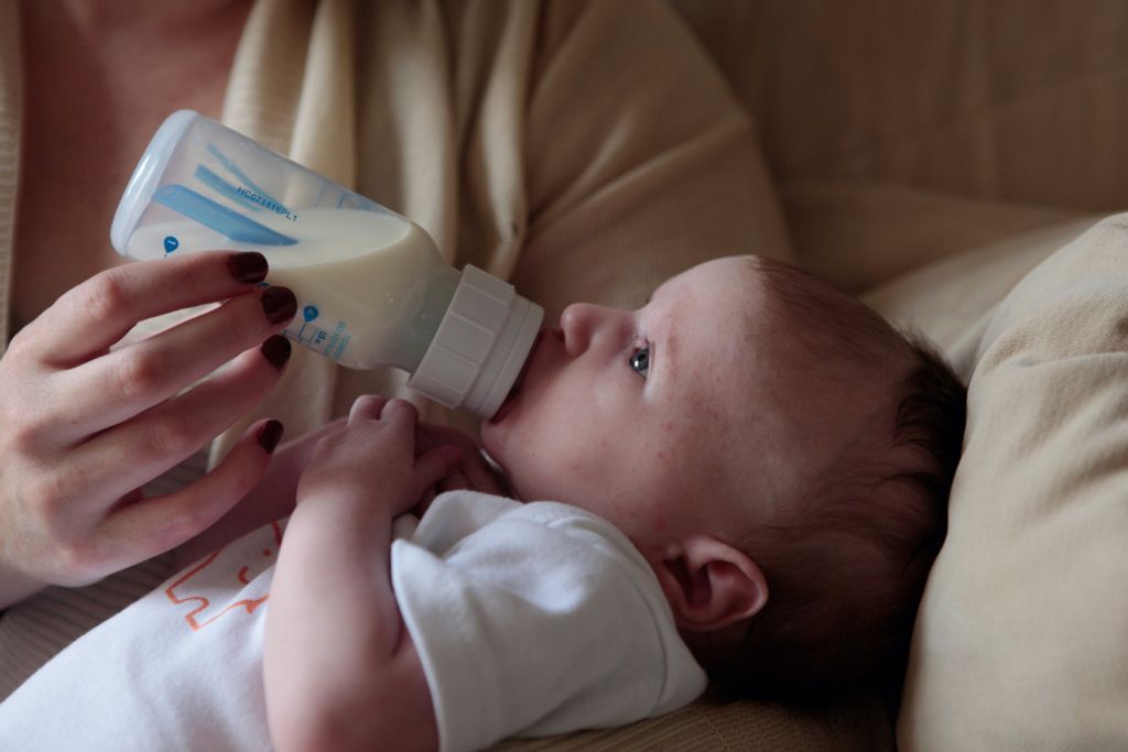 Sữa dê công thức Kabrita có chứa lactose không?