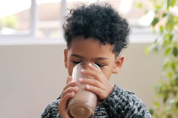 Trẻ uống sữa socola có tốt không? Top 5 dòng sữa socola phù hợp cho trẻ