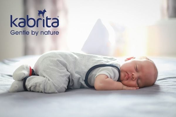 tư thế ngủ của trẻ sơ sinh thông minh