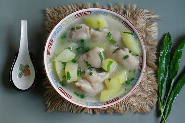 Ăn đu đủ xanh hầm móng giò