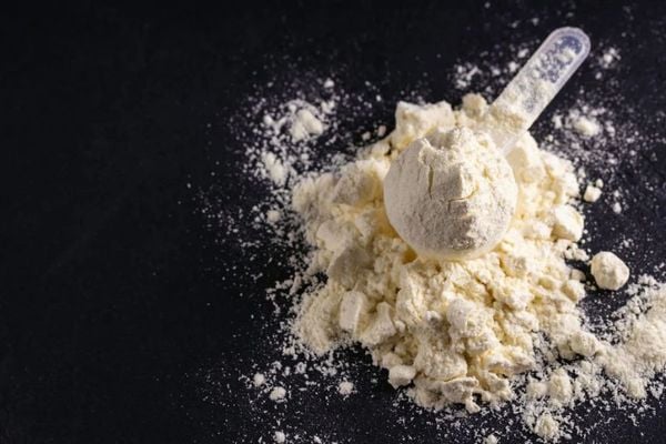 sữa bột bị vón cục