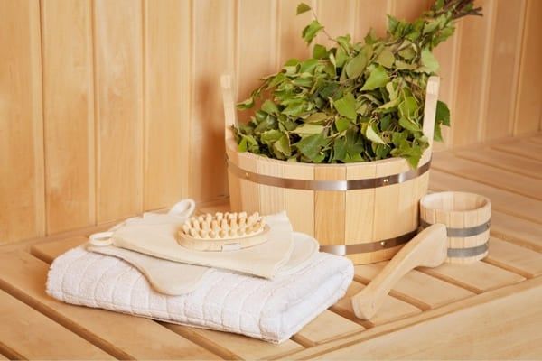 cách xông hơi sau sinh bằng lá thảo mộc