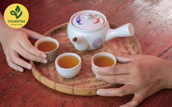 Uống Trà Hoa Bưởi: Cách Đơn Giản Để Xua Tan Căng Thẳng Công Việc