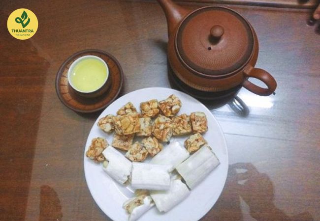 Kết Hợp Trà và Kẹo Lạc: Món Quà Hương Vị Đa Dạng Từ Công Ty Thuận Trà Thái Nguyên