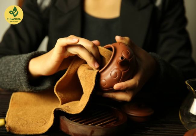 Cách Nuôi Dưỡng Ấm Tử Sa Đúng Cách – Bí Quyết Tạo Nên Tác Phẩm Nghệ Thuật