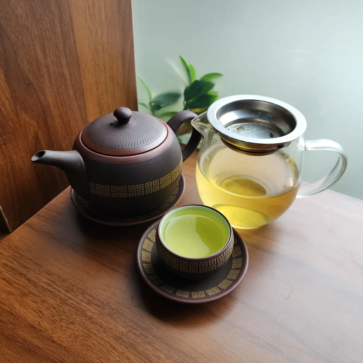 Ấm tử sa, chén tống thuỷ tinh và chén trà – trà cung đình Huế là gì