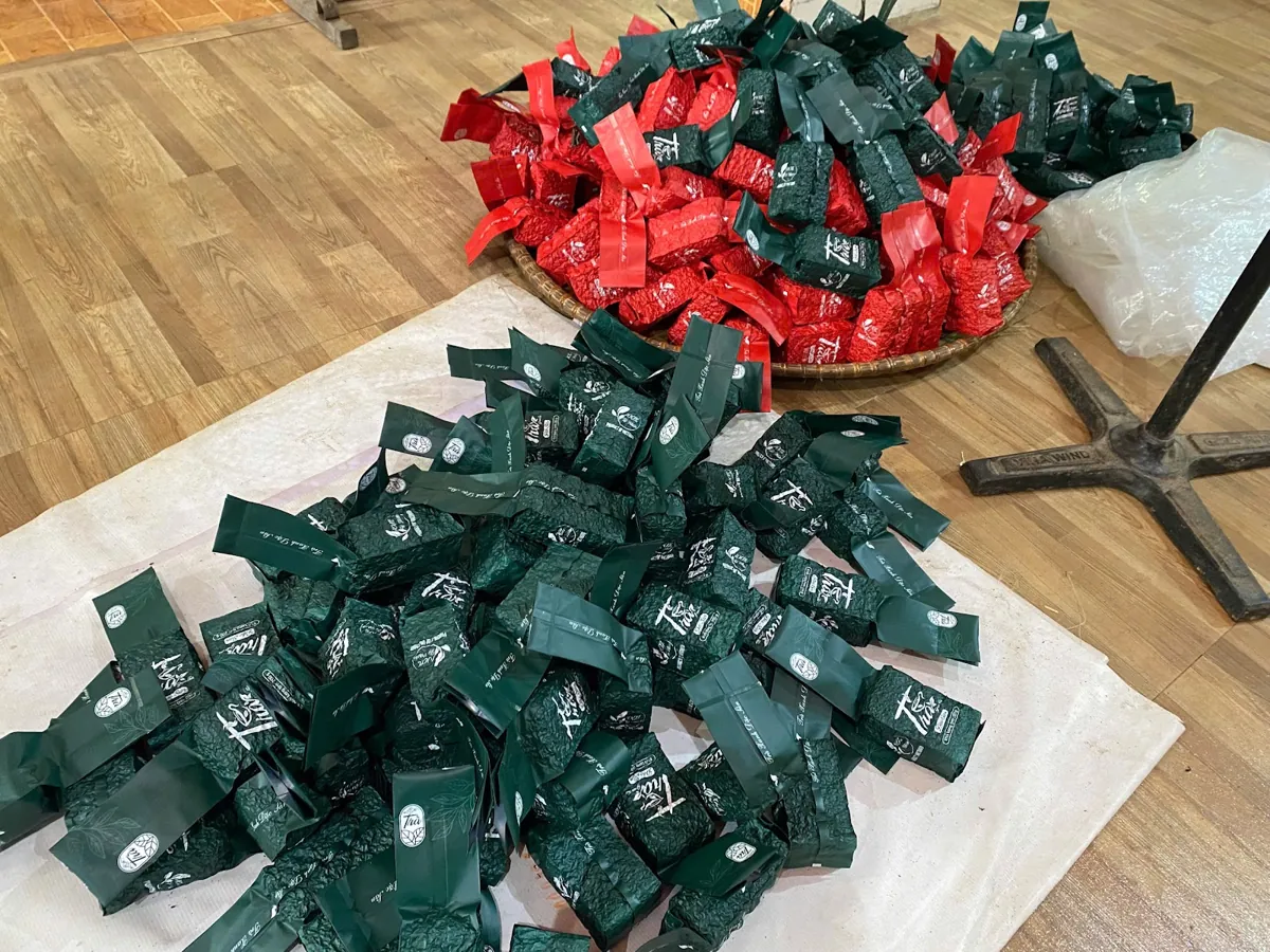 Đóng gói trà thành phẩm tại HTX