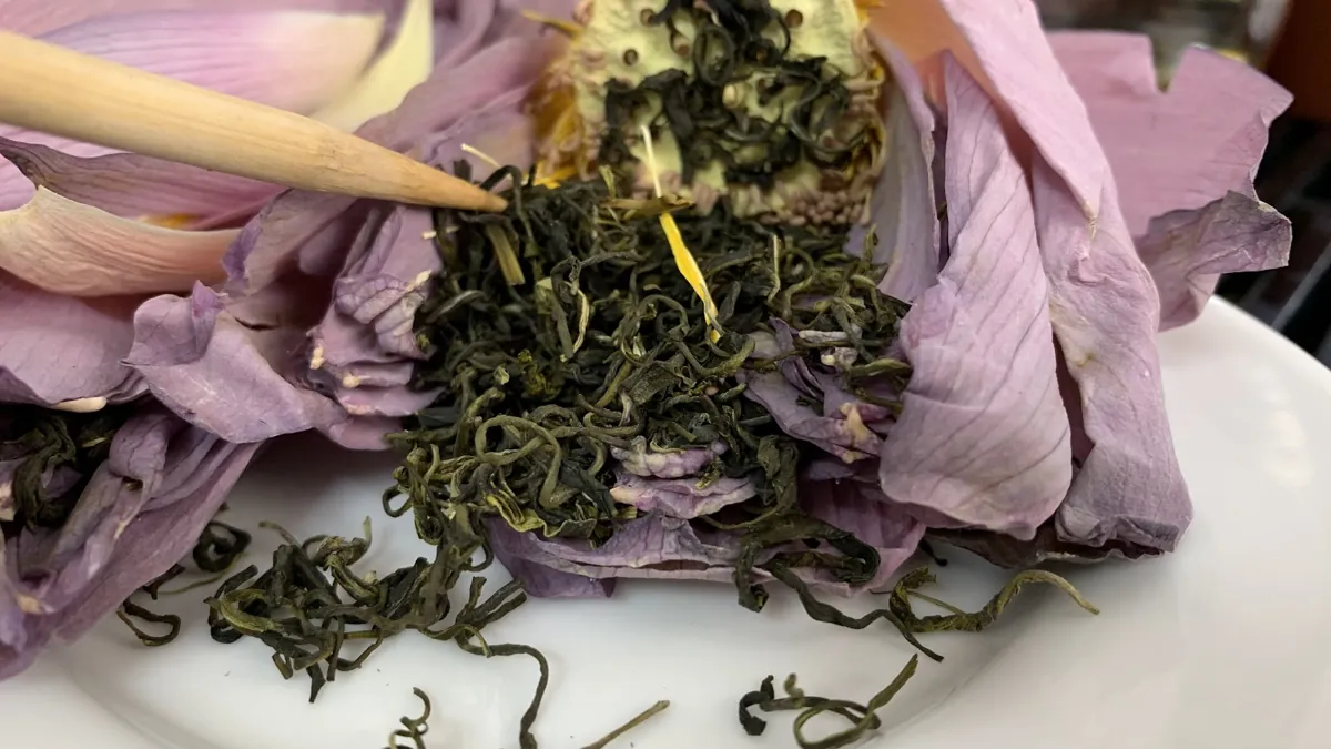 Nước trà sen pha đúng nhiệt độ