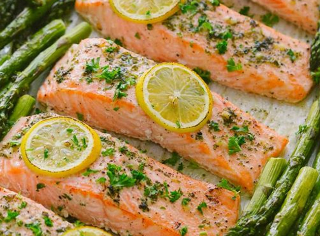 Cá hồi giàu protein và chất béo tốt cho sức khỏe