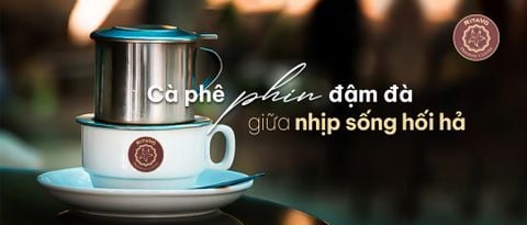 Cà phê phin đậm đà giữa nhịp sống hối hả