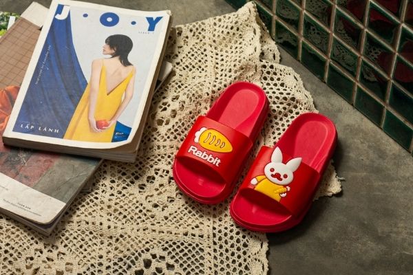 Dép nhựa trẻ em - Giải pháp cho bé vào mùa hè