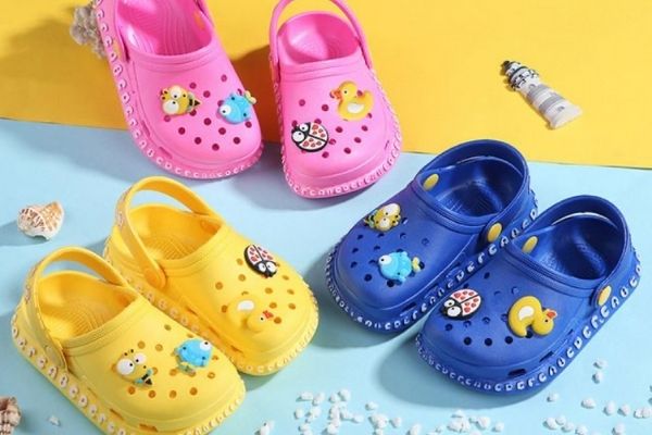 Các ưu điểm của dép sục cho bé trai bạn nên biết