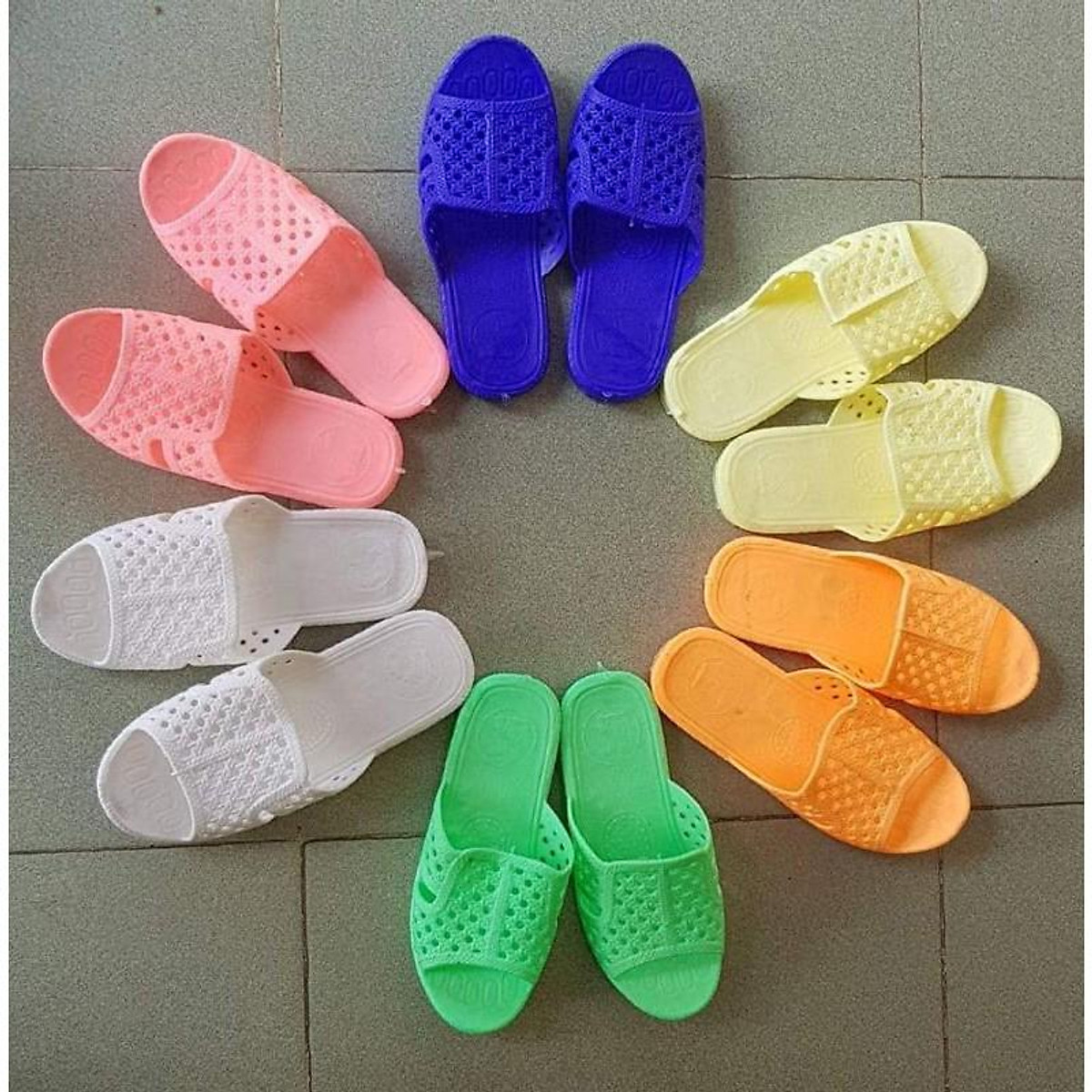 Dép tổ ong màu - Độc đáo và bắt mắt