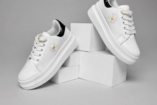 Giày tăng chiều cao ngày càng được phái đẹp lẫn phái mạnh ưa chuộng