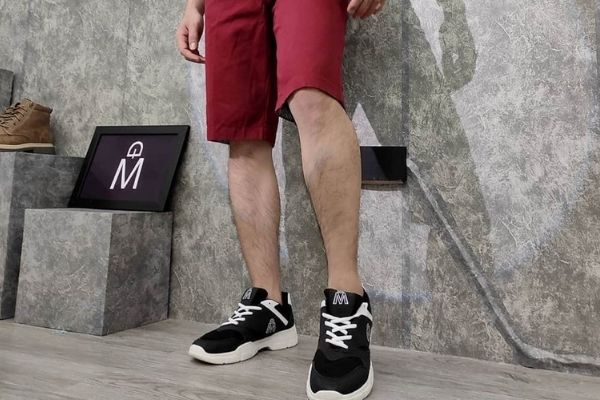 Phối đồ với giày thể thao tăng chiều cao nam siêu đơn giản