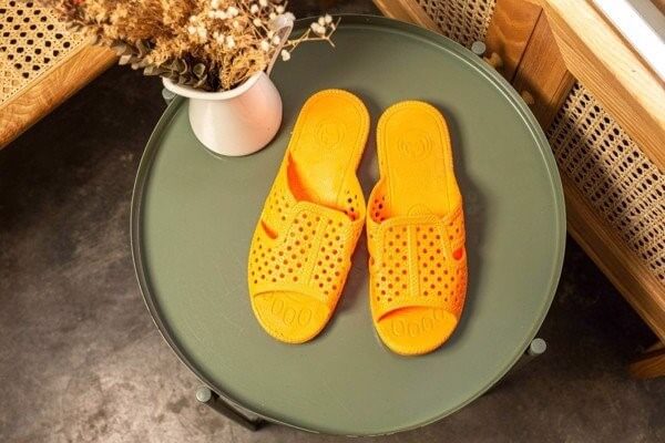 Những điều thú vị chỉ có ở dép tổ ong huyền thoại