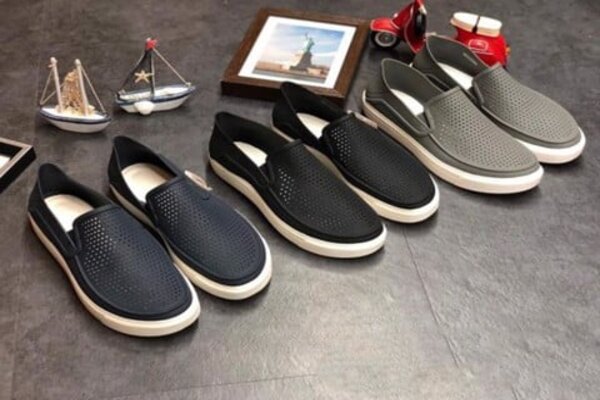 Bật mí những ưu điểm đáng chú ý của giày lười nhựa