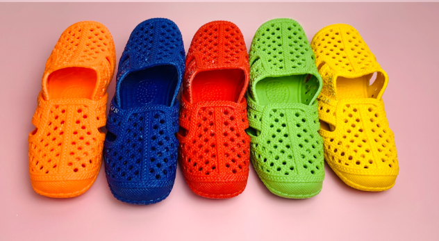 Sục tổ ong màu - Diện  mạo mới của dép tổ ong