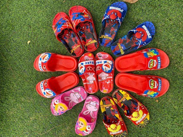 Mách mẹ tips lựa chọn giày dép trẻ em cho bé cực xinh