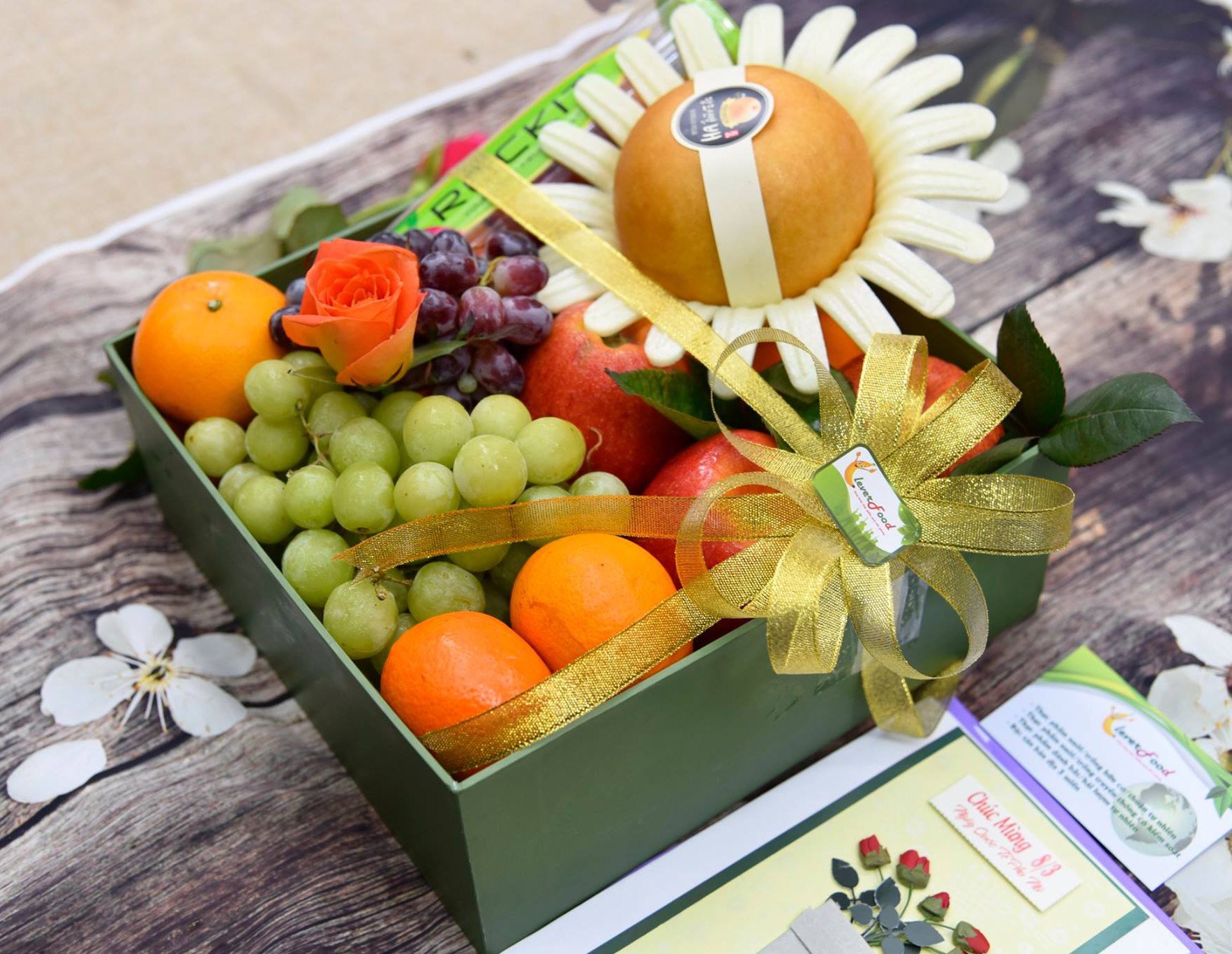 Gio hoa quả đầy đủ các loại trái cây sẽ là món quà tuyệt vời để tặng thầy cô
