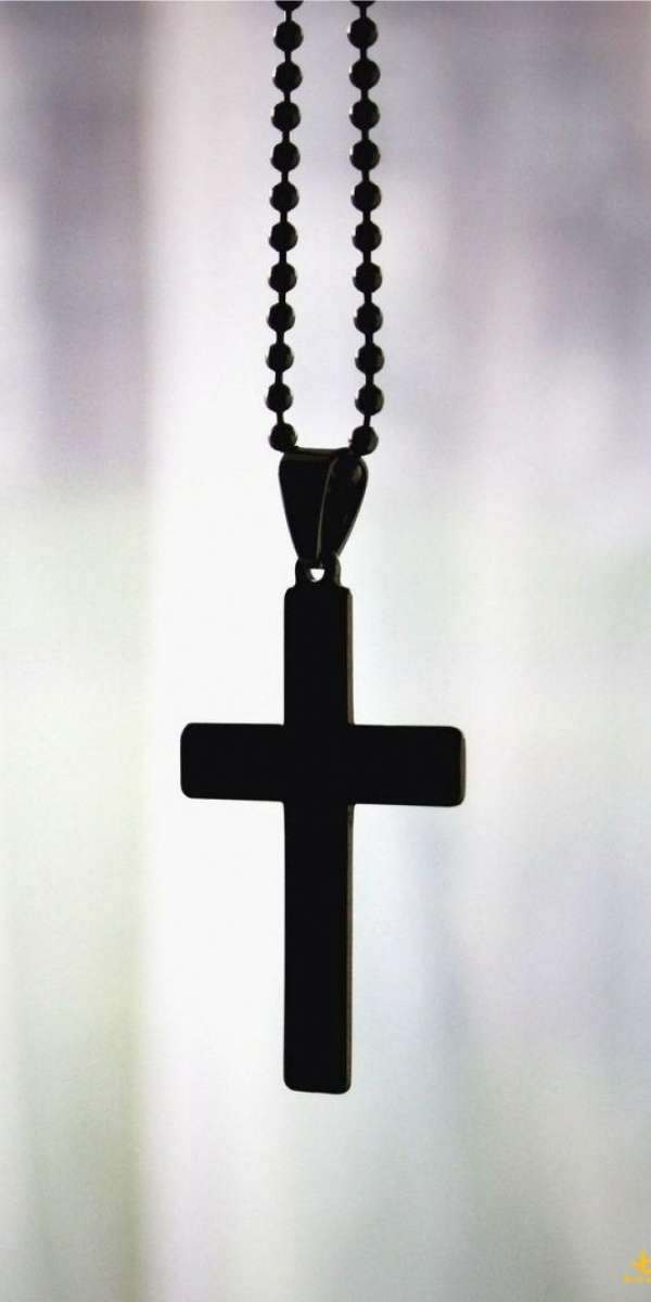 Hình nền đám tang công giáo mặt dây chuyền hình thập giá màu đen đơn giản dành cho điện thoại