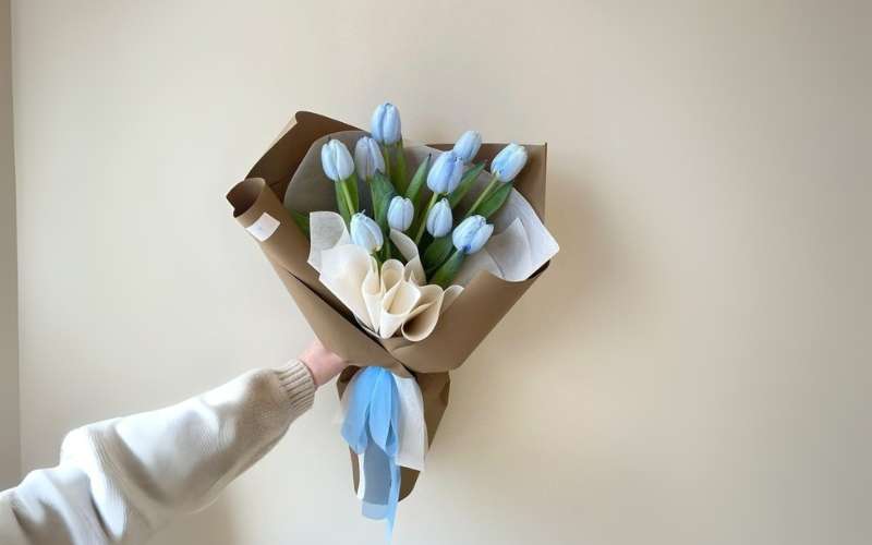 Tặng hoa sinh nhật nam bằng hoa tulip thể hiện tình cảm chân thành và sâu đậm