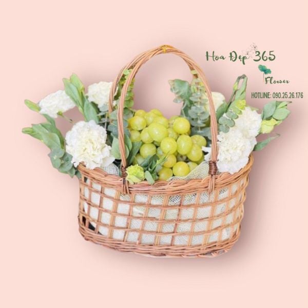 Giỏ hoa trái cây dáng cơ bản dành tặng bạn gái.