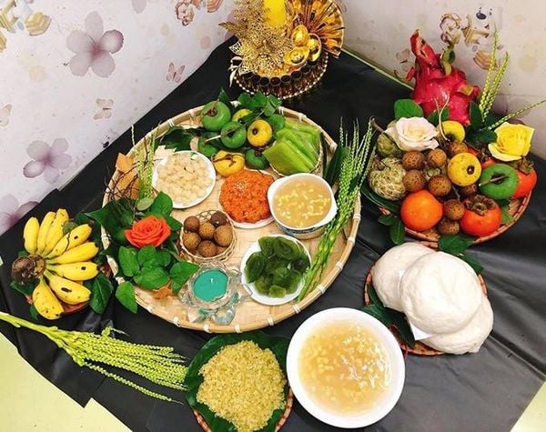 Ăn vụng đồ cúng là một trong những hành vi thất lễ và dễ bị quở phạt.