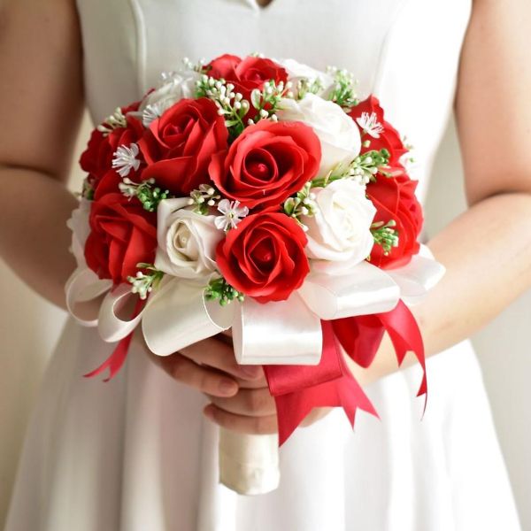 Hoa cưới tone đỏ bằng sáp thơm hiện đại