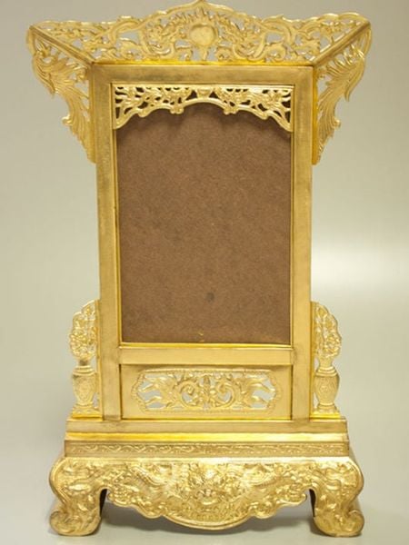 Hình ảnh khung ảnh thờ gia tiên bằng đồng vàng