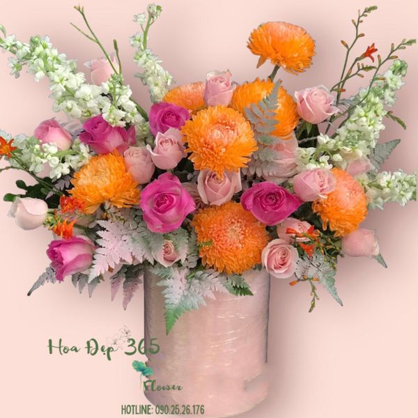 Hộp hoa nồng nàn với tông màu hồng cam chủ đạo