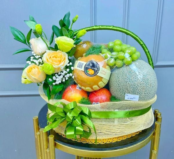 Giỏ hoa trái cây cũng là một lựa chọn hoàn hảo dành tặng người yêu nhân ngày 20/10.