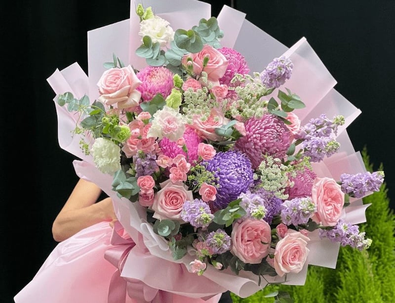 Bó hoa hồng sinh nhật đẹp nhất Thế Giới phối cùng hoa cúc mẫu đơn