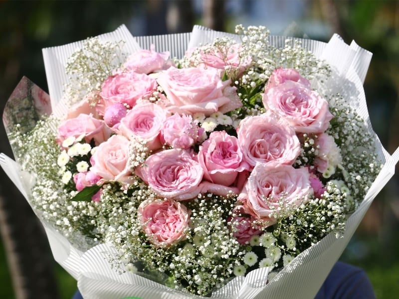 Bó hoa hồng David Austin không chỉ là một món quà, mà còn là lời chúc mừng sinh nhật tinh tế và đầy ý nghĩa