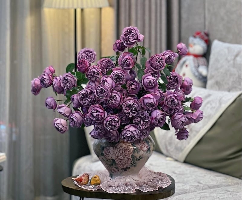 Bình hoa hồng tím Kinda blue