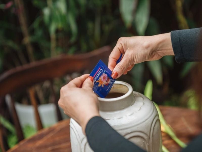 Chuẩn bị nước dưỡng hoa hồng