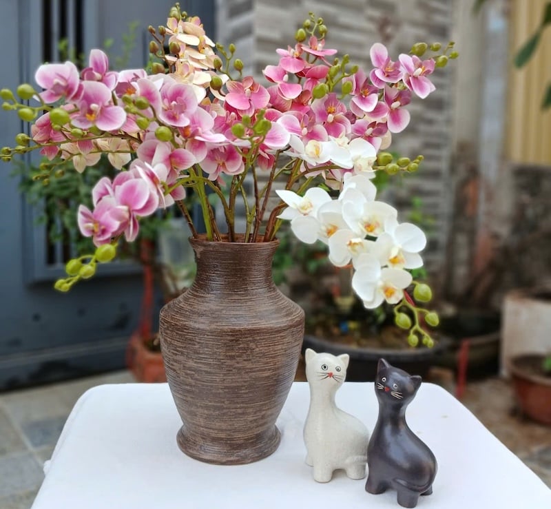 Hoa Lan Dendrobium cắm bàn thờ mang lại sự sung túc và sức sống