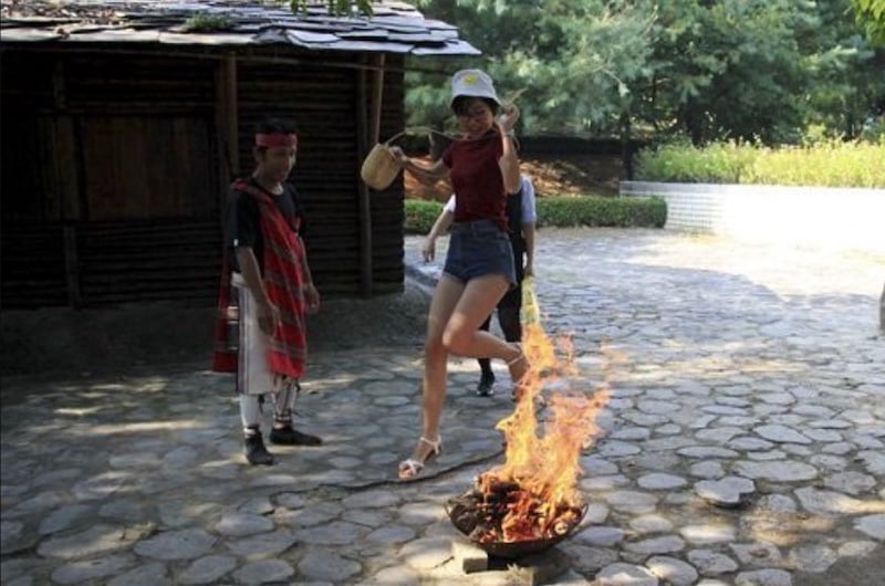 Hướng dẫn chi tiết cách đốt vía an toàn và đúng cách sau khi đi đám ma